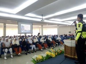 Polres Bukittinggi Sosialisasikan Tertib Lalu Lintas “Goes to Campus)