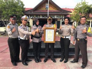 Kompol Franky Tambunan Terima Penghargaan dari Kapolres Inhu