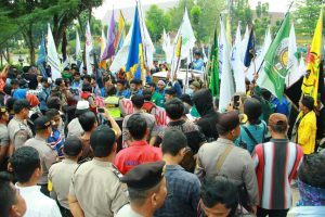 Kapolresta Pekanbaru ajak Personil Hadapi Pengunjuk Rasa dengan Humanis