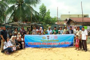 Disambangi Tim Jum’at Barokah Nenek Nismarni Terharu