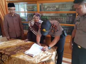 Kapolsek IV Angkek Canduang Tandatangani Mou Dengan Pesantren Diniyah
