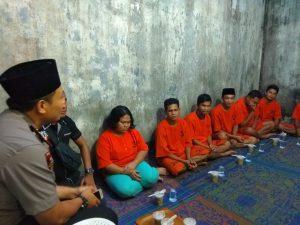 Hari Pertama Ibadah Puasa, Kapolres Solok Selatan Gelar Bukber Bersama Tahanan
