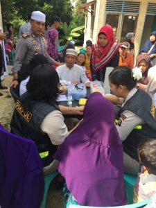 Hidup dari Belas Kasihan Tetangganya, Tumirah Disambangi Tim Jum’at Barokah 