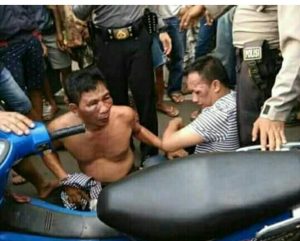 Tarik Motor Paksa, Debt Collector, Babak Belur Dihajar Massa