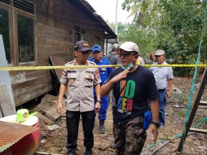 Sesosok Mayat Perempuan Tewas Dibelakang Rumahnya