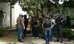 Polisi Tangkap Pencuri Sarang Walet Bersenjata Api