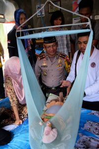 Tim Jum’at Barokah Polresta Pekanbaru Kunjungi kediaman Balita Menderita Sakit Tumor