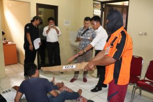 Rekonstruksi Pembunuhan Satu Keluarga, 28 Reka Adegan Diperagakan