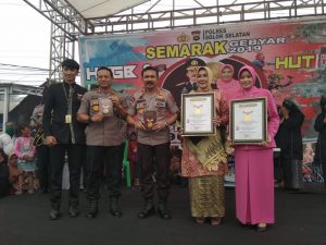 Kapolda Sumbar dan Kapolres Solsel diganjar Piagam MURI