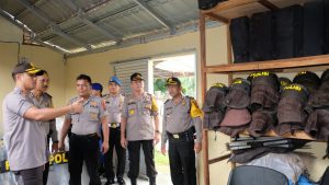 Kapolres Tanjung Balai Cek Peralatan Dalmas