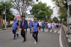 Polsek KPYS Ambon Ramaikan Jalan Santai Peringati Harhubnas