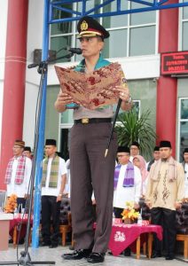 AKBP Cepi Noval Jadi Pembina Upacara Hari Santri  di Pesisir Selatan