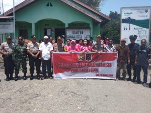 Kapolres SBB Bantu Sembako Pengungsi Korban Gempa di Latu dan Hualoy