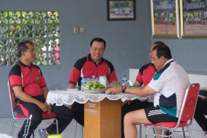 Jaga Stamina dan Kebugaran, Wakapolda Kalteng Olah Raga Tenis Bersama PJU