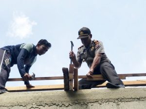 Polres Solok Selatan Santuni Korban Puting Beliung Sangir