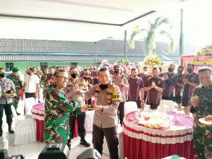 Kapolda Banten Berikan Kejutan di HUT Komandan Korem 064