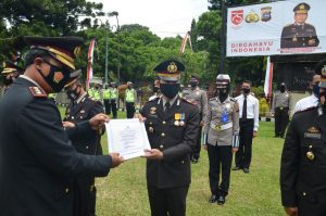 Kapolres Payakumbuh Berikan Penghargaan Kepada Personil Yang Berprestasi