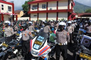 Peduli Covid-19, 1.200 Paket Bansos dari TNI-POLRI Distribusikan Kepada Warga