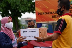 Polsek Kelapa Gading Gelar Bakti Sosial di Areal Penampungan Pasca Kebakaran