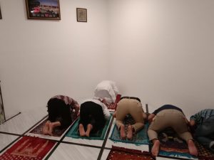 Polisi Ajak Rizieq Tunaikan Salat Maghrib Berjamaah