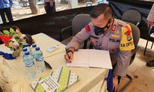 Kapolres Kep.Seribu Arungi Lautan Cek Pospam Nataru Sekaligus Beri Semangat Anggotanya