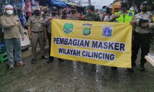 Polsek Cilincing Kampanye Sekaligus Bagikan Masker Gratis di Pasar Tradisional