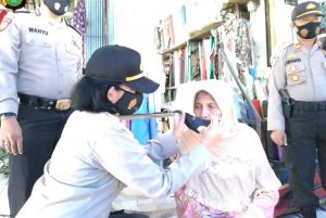 Polsek Pademangan Bagikan 1000 Masker Gratis Ke Pasar Tradisional