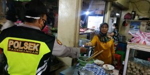 Polsek Pademangan Bagikan 1000 Masker Ke Pasar Tradisional