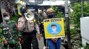 Anggota Polsek Pademangan Bersama TNI Keliling Pemukiman Himbau Prokes