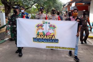 “Jakarta Bermasker”, Polres Kep Seribu Dan Tiga Pilar Bagikan Masker Gratis