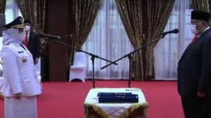 Gubernur Sultra Resmi Lantik Bupati Kolaka Timur