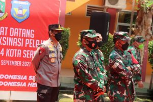 Kapolda Banten Dampingi Presiden RI Tinjau Serbuan Vaksinasi Pelajar di SMAN 4 Kota Serang