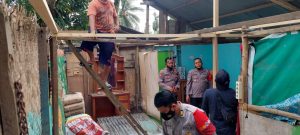 Kapolres Lhokseumawe Bantu Rehab Rumah Warga Miskin di Ulee Jalan