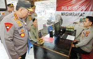 Kapolri Sidak Polsek Samarinda Kota, Pastikan Masyarakat Terlayani dengan Baik