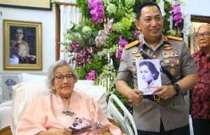 Kapolri Hadiri Perayaan HUT Ke-100 Istri Jenderal Hoegeng