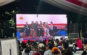 Momen Kapolri-Ketua MA Nyanyi ‘Koyo Jogja Istimewa’ di Pagelaran Wayang Kulit