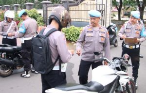 Tegakkan Disiplin, Propam Polres Sumenep Razia Anggota Polri