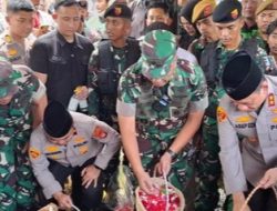 Kapolda Metro Sampaikan Permohonan Maaf di Pemakaman Ojol Korban Rantis Brimob.