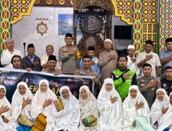 Kapolres 50 Kota Pimpin Subuh Berjamaah Bersama Komunitas Ojol dan Masyarakat di Sarilamak.