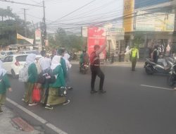 Korps Sabhara Baharkam Polri, Tingkatkan Pelayanan Pagi, 12 Personil Atur Lalulintas di 4 Titik Macet.