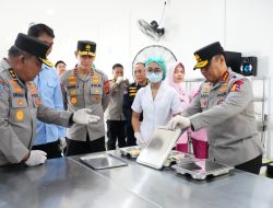 Pentingnya Inovasi Menu Bergizi Lokal dengan Rasa yang Disukai Anak-anak Penerima Manfaat SPPG Plawa Polda Bali.