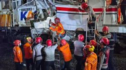 Tanggap!! Ditsamapta Korsabhara Baharkam Polri Gerak Cepat Tangani Kecelakaan Kereta Api di Stasiun Bekasi Timur.