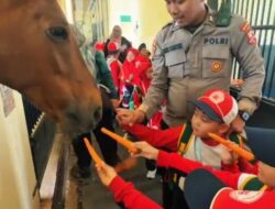 Ceria dan Edukatif! Polisi Satwa Korsabhara Polri Kenalkan K-9 dan Kuda Turangga ke Anak-Anak TK Islam Amaryllis.